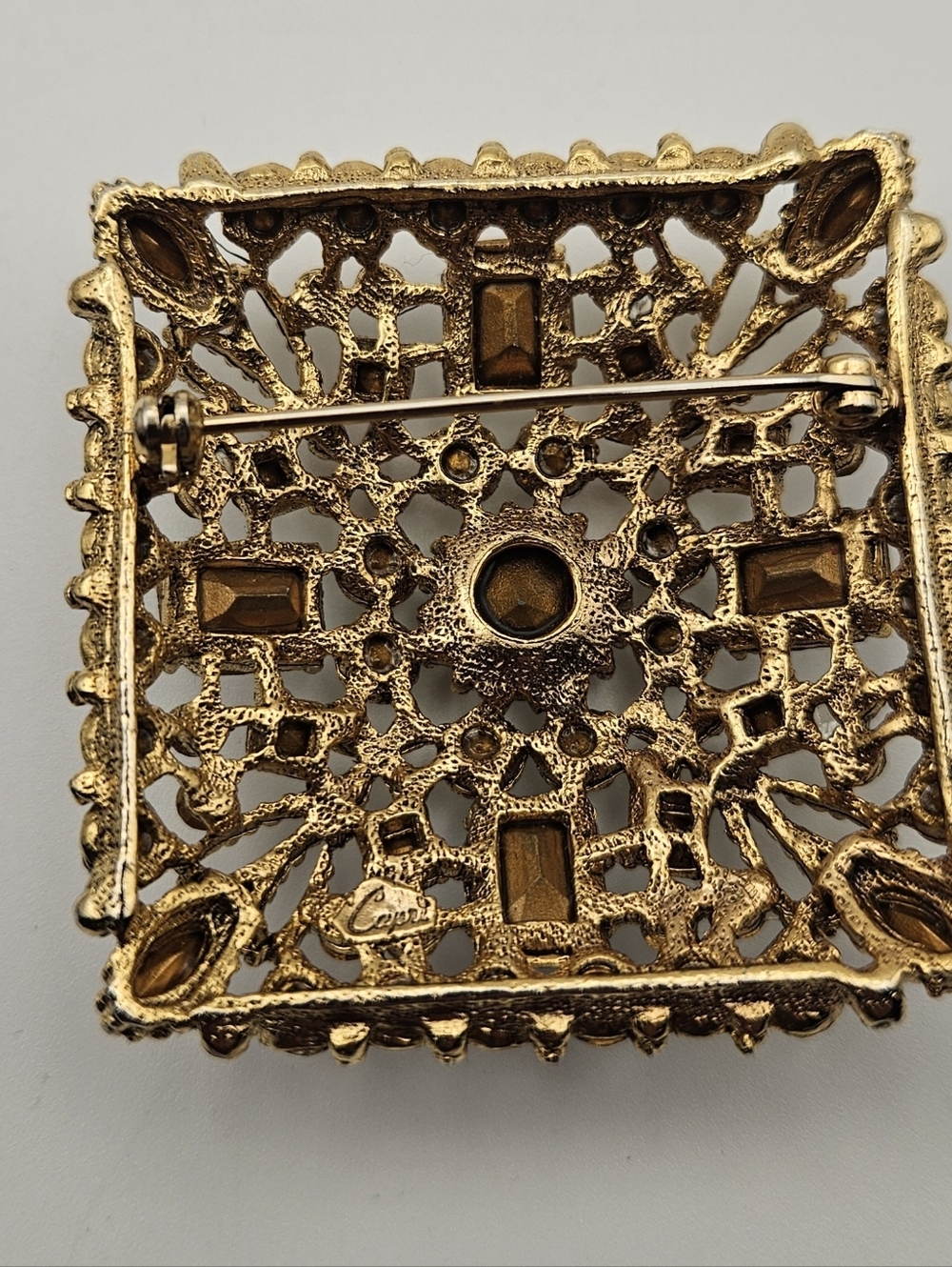 Vintage Capri Signed Rhinestone Brooch Square Gold Tone Openwork Geometric Pin - Picture 4 of 7